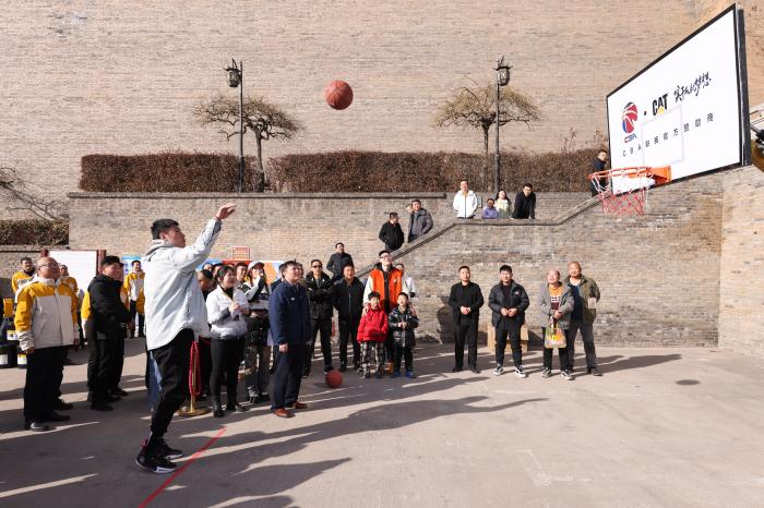 CBA球星见面会揭秘三分秘籍 琋迷热情引爆王家大