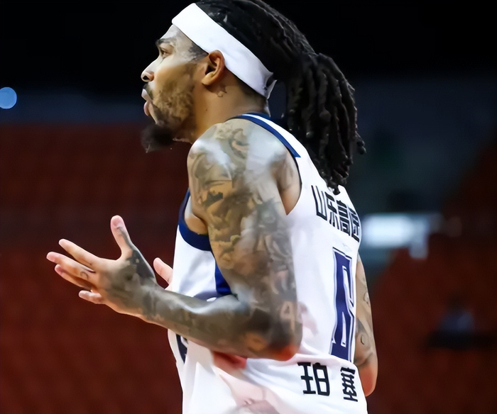 山东男篮大胜天津队 多点开花展现统治力