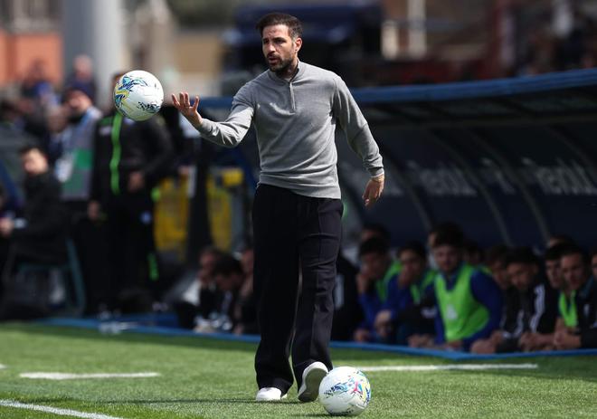 38岁法布雷加斯用战术革新搅动意甲传统