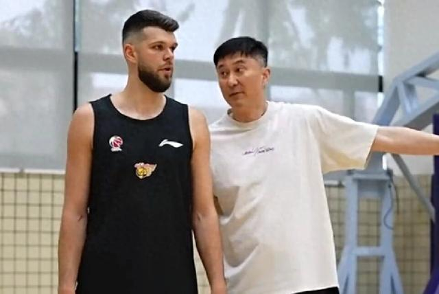广东男篮全力备战季后赛 广州男篮成关键对手