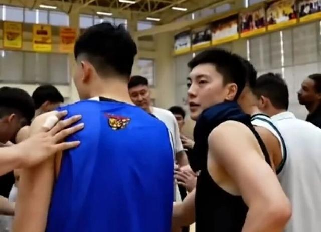 广东男篮全力备战季后赛 广州男篮成关键对手