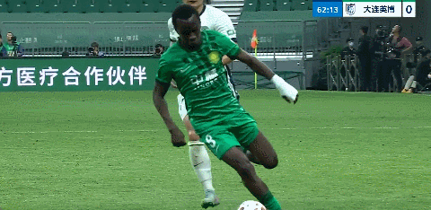 北京国安主场3-0力克大连英博，红牌事件成转折