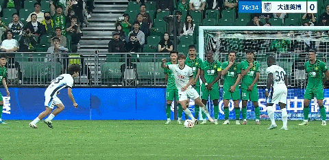 北京国安主场3-0力克大连英博，红牌事件成转折